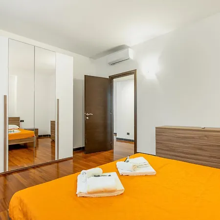 Casa Malva! Roomy & Colourful Flat Apartman La Spezia