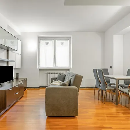 Apartman Casa Malva! Roomy & Colourful Flat